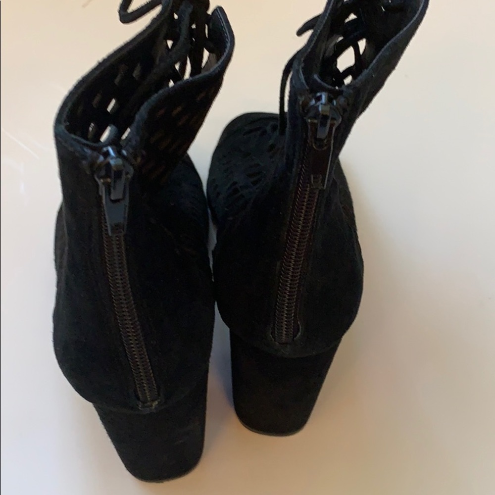 Steve Madden suede leather lace up laser cut booties Size 9 - Picture 5 of 7